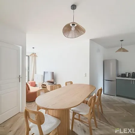Holiday home In Spacious T7 In 20 *