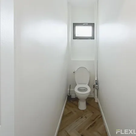 In Spacious T7 In 20 Holiday home